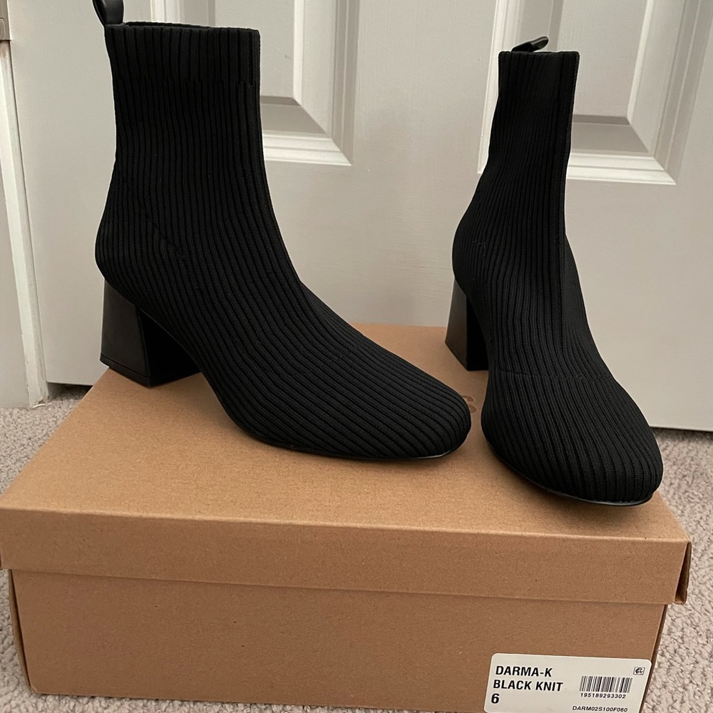 Steve Madden Black Knit Booties size 6
